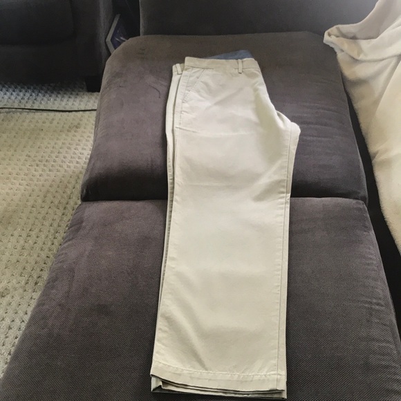 GAP Men’s Relaxed Fit Khakis - Picture 3 of 5